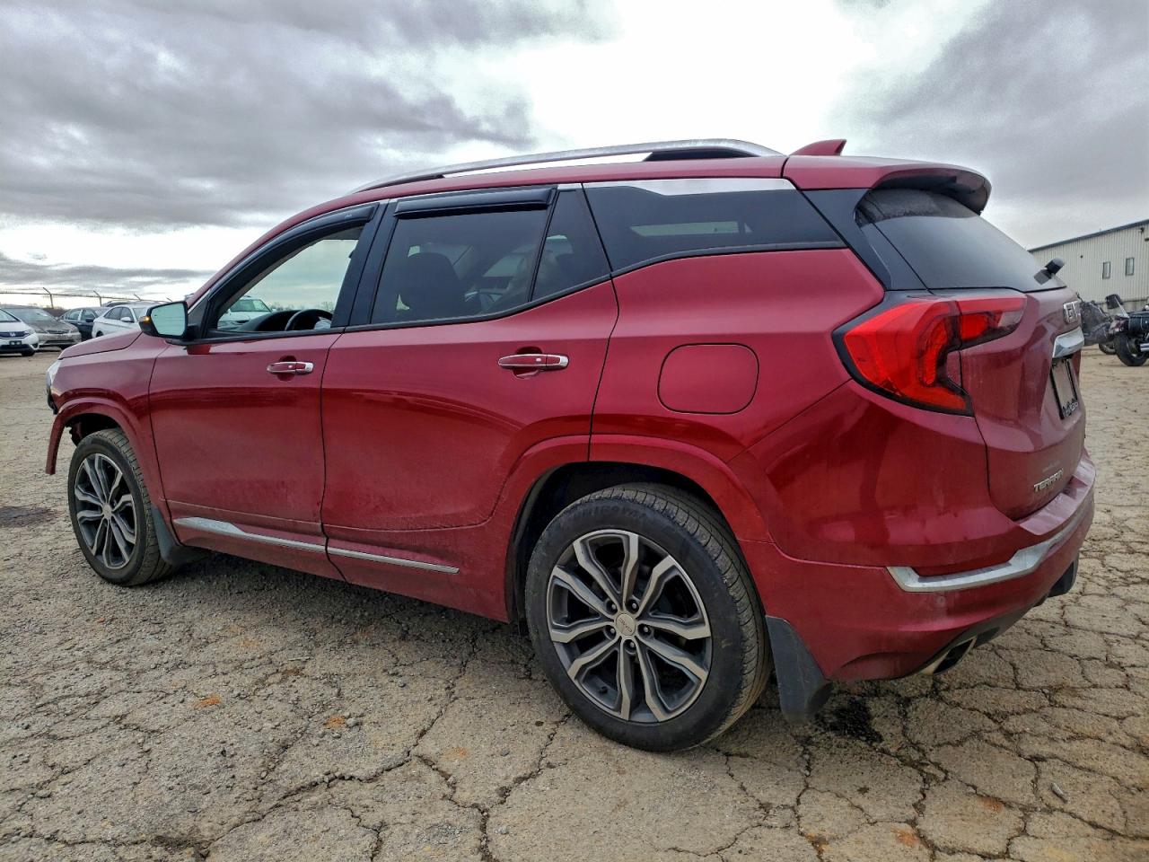 2018 GMC TERRAIN DENALI photo 3