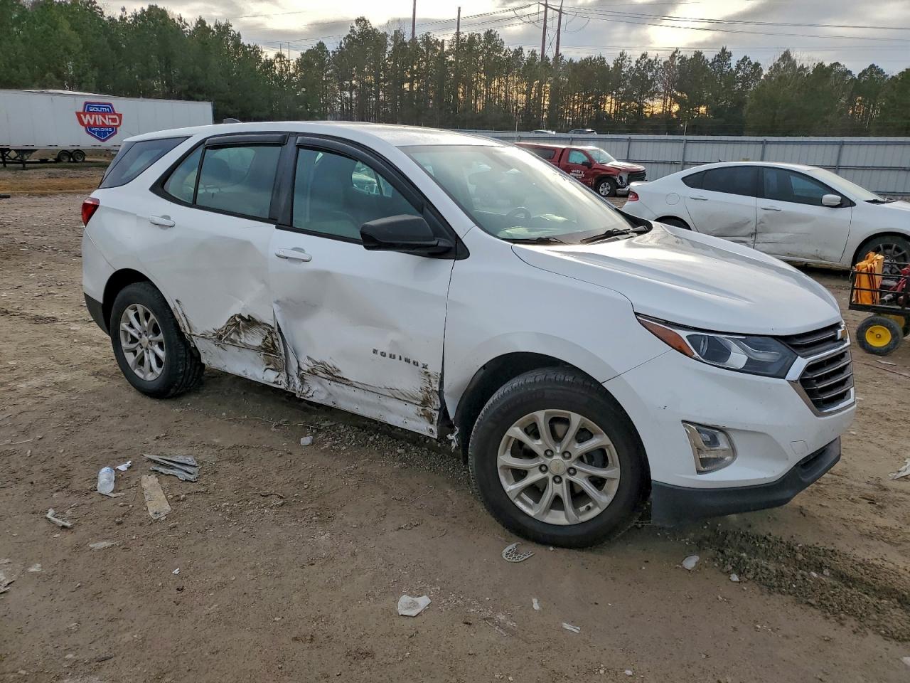 2018 CHEVROLET EQUINOX LS photo 4
