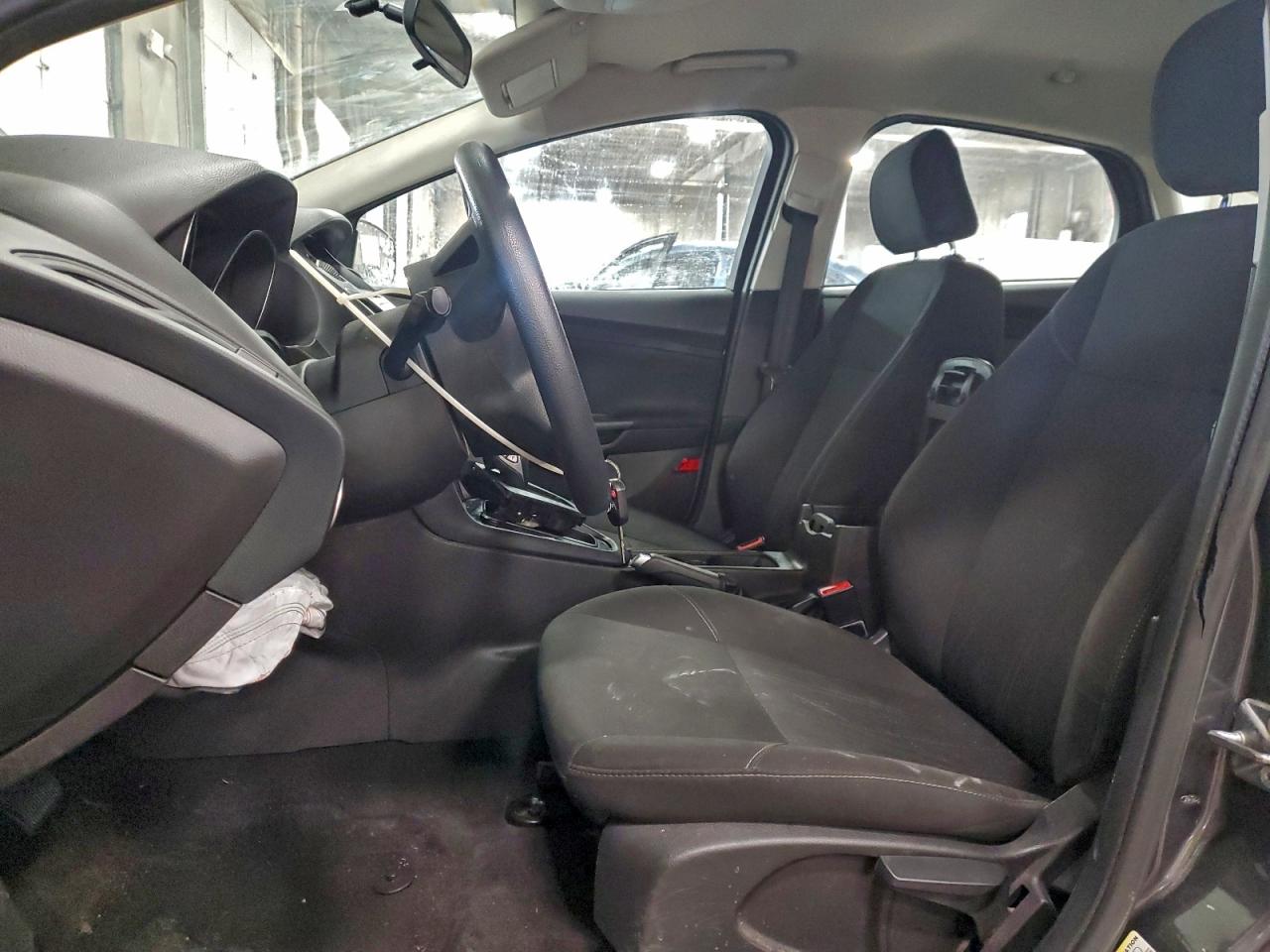 2017 FORD FOCUS SE photo 7