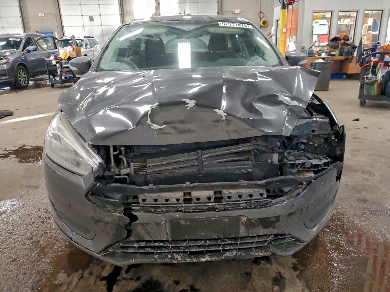 2017 FORD FOCUS SE photo 5