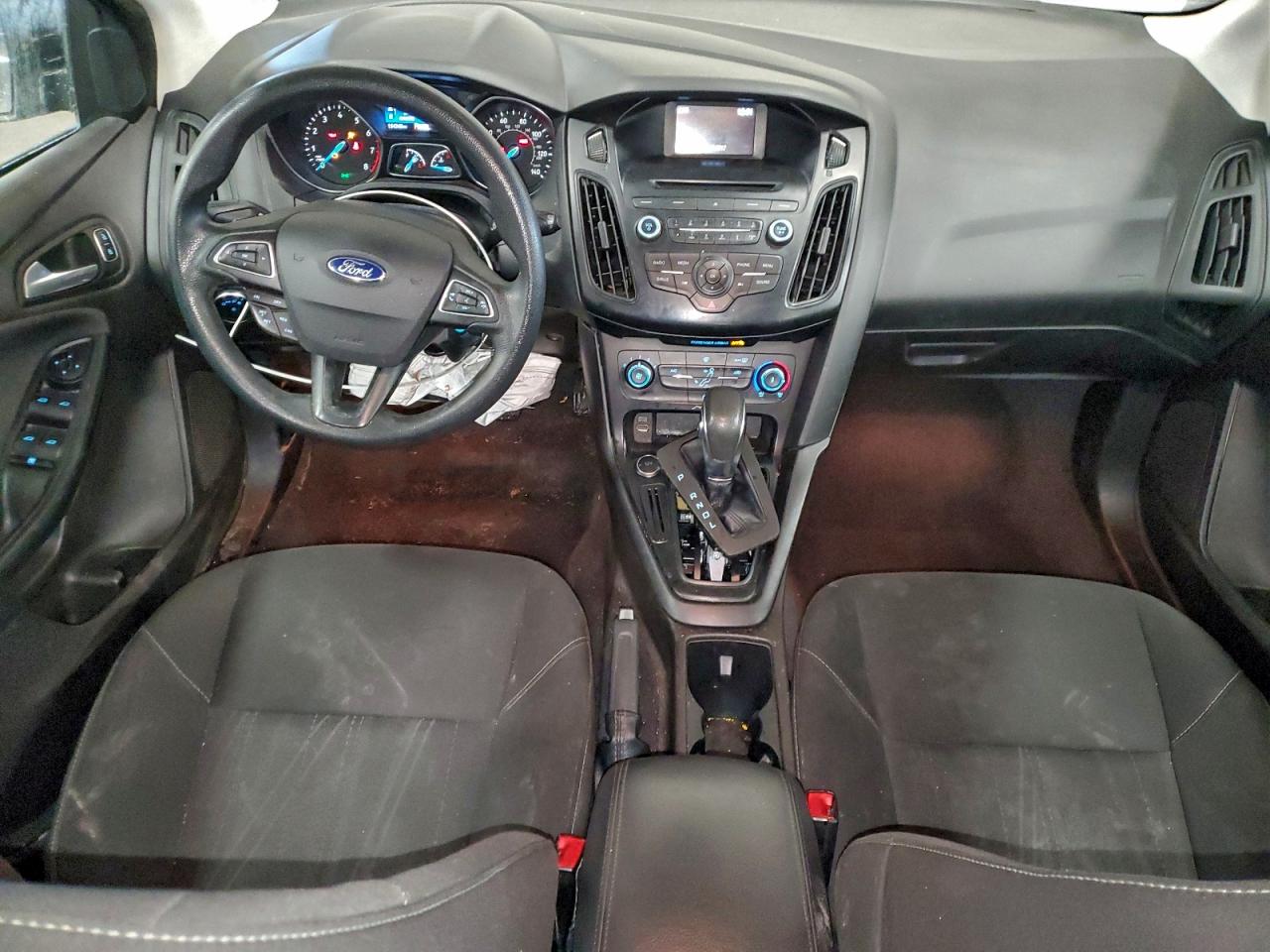 2017 FORD FOCUS SE photo 8