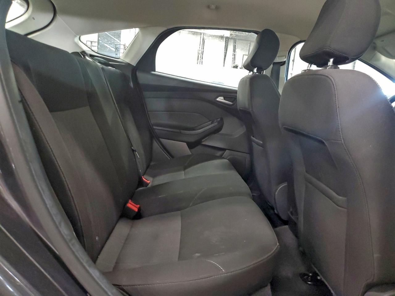 2017 FORD FOCUS SE photo 11