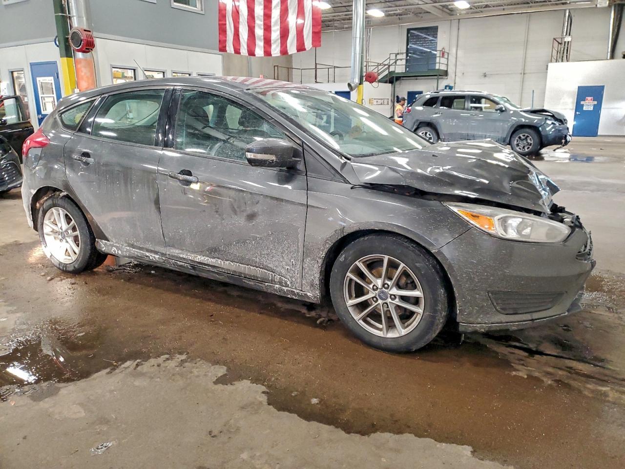 2017 FORD FOCUS SE photo 4