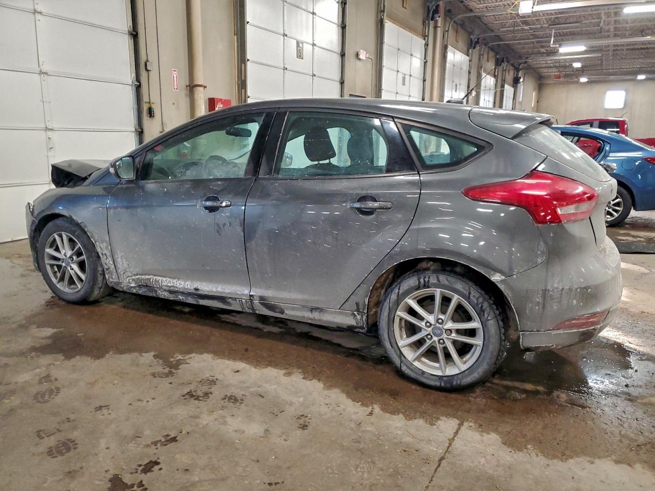 2017 FORD FOCUS SE photo 2
