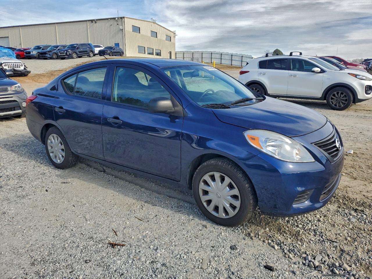 2014 NISSAN VERSA S photo 4