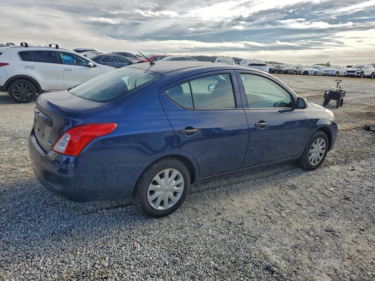 2014 NISSAN VERSA S photo 3