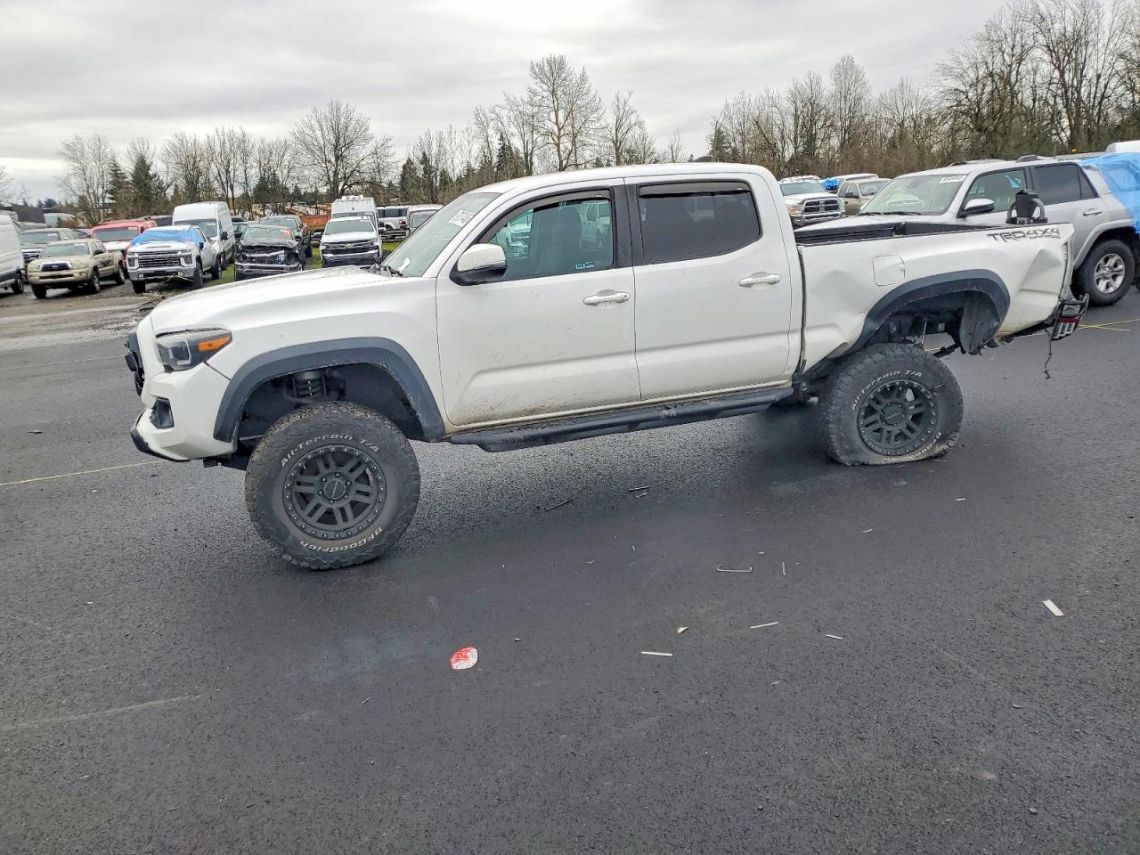 2019 TOYOTA TACOMA photo 2