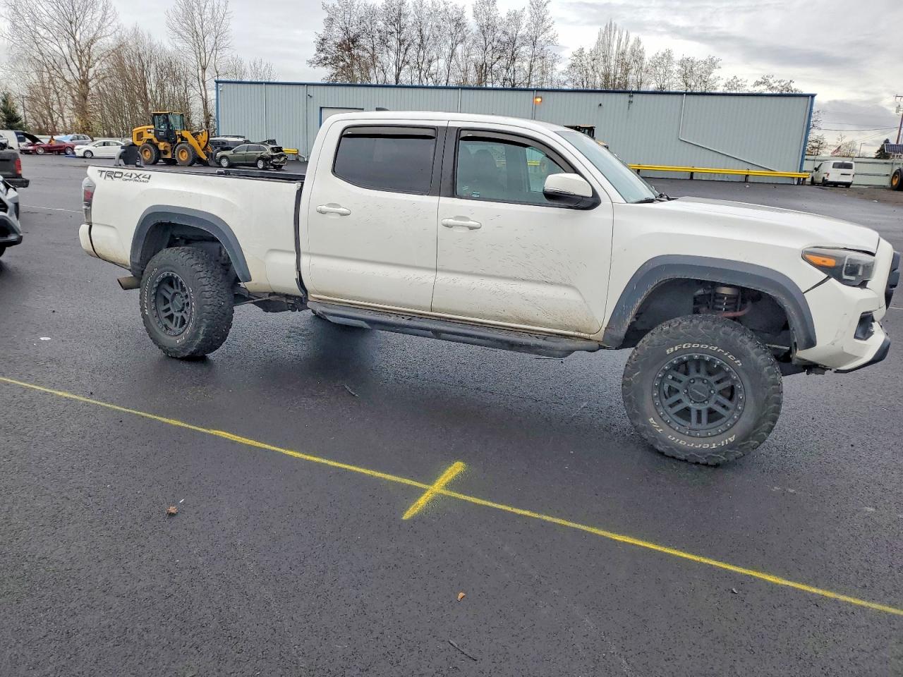 2019 TOYOTA TACOMA photo 10