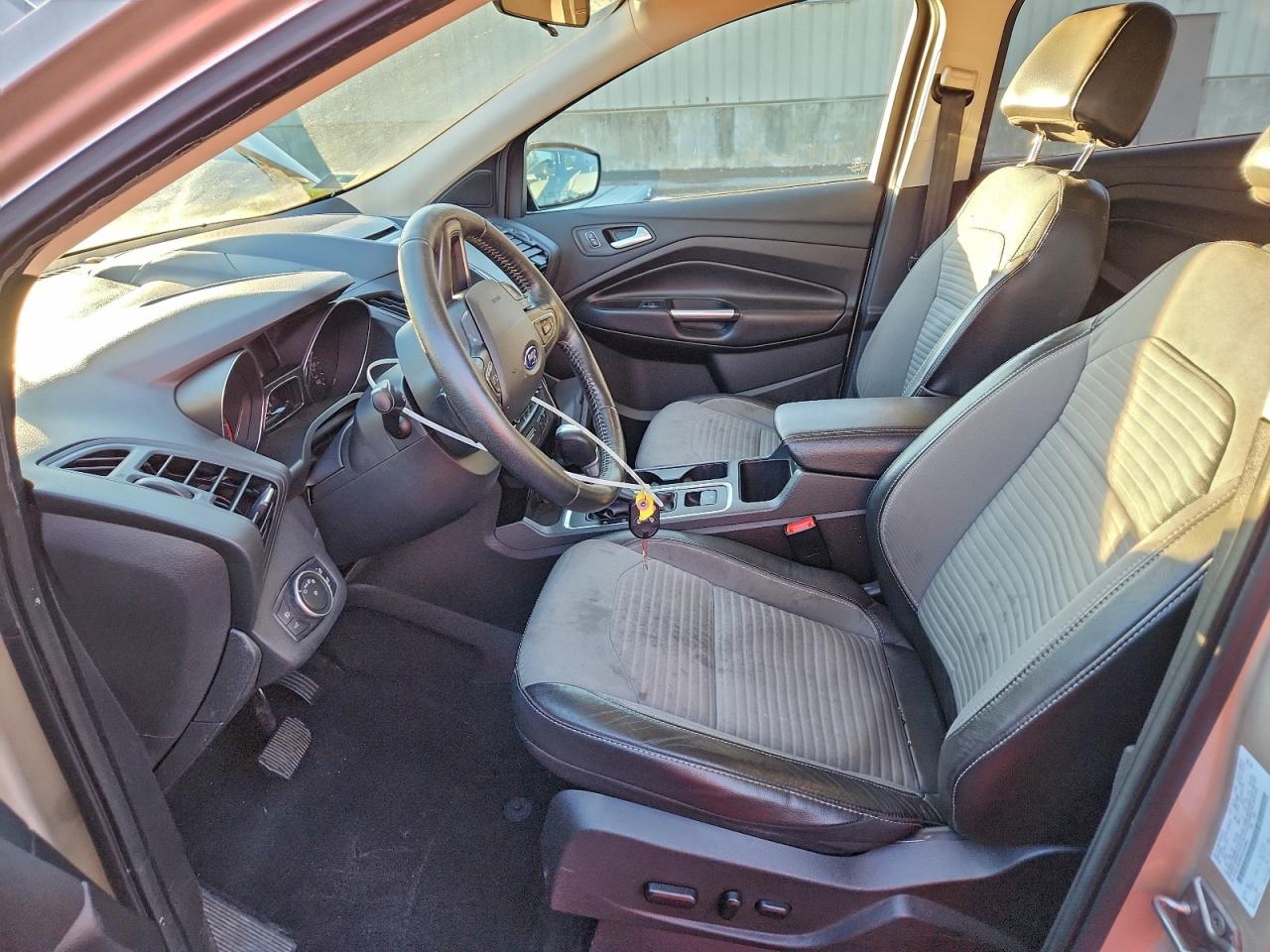 2017 FORD ESCAPE SE photo 7
