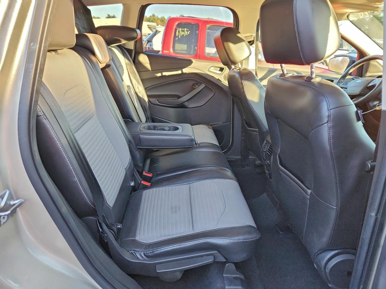 2017 FORD ESCAPE SE photo 11