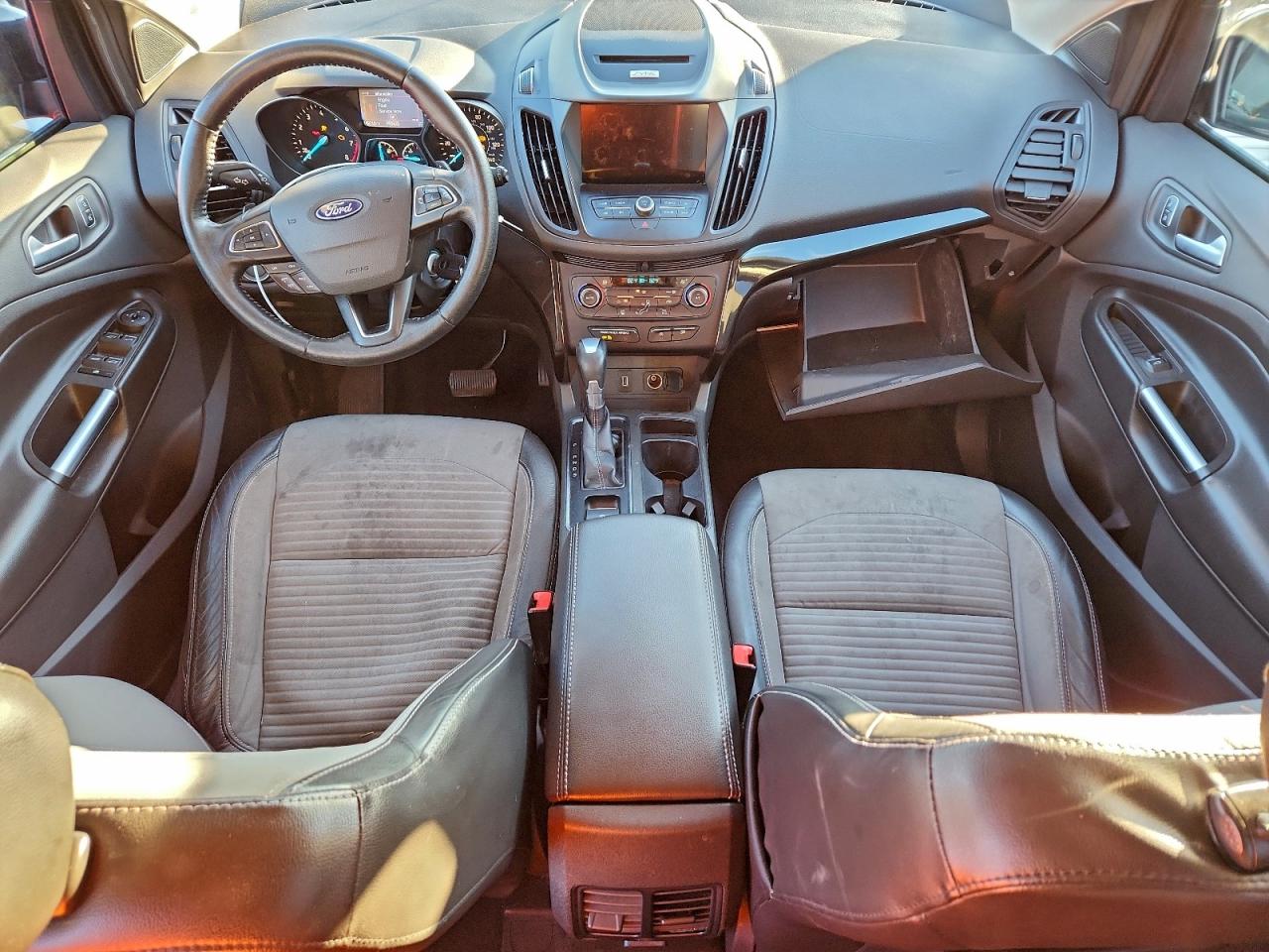 2017 FORD ESCAPE SE photo 8