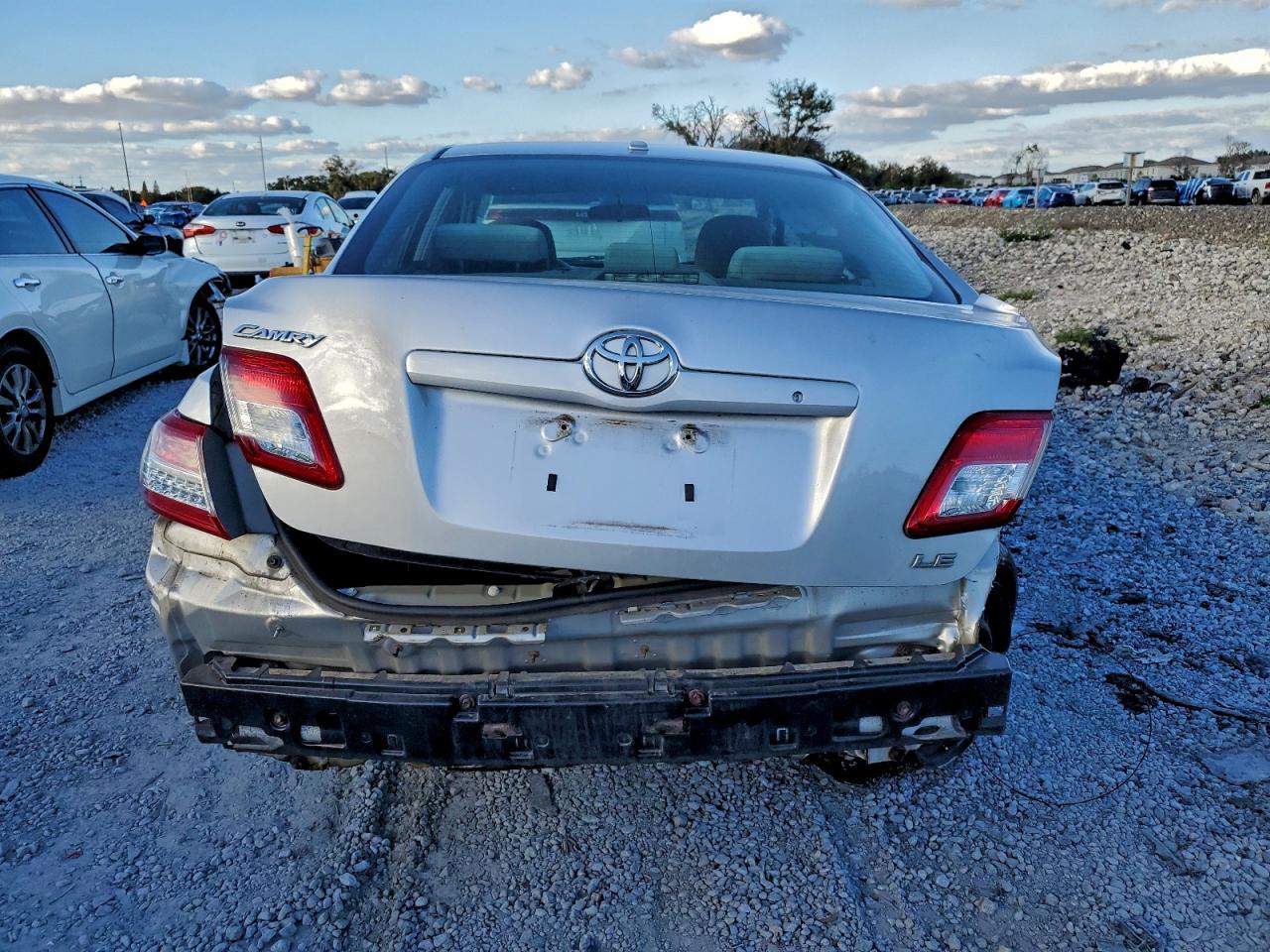 2010 TOYOTA CAMRY BASE photo 6