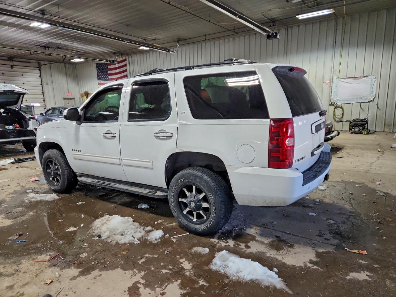2011 CHEVROLET TAHOE K1500 LT photo 2