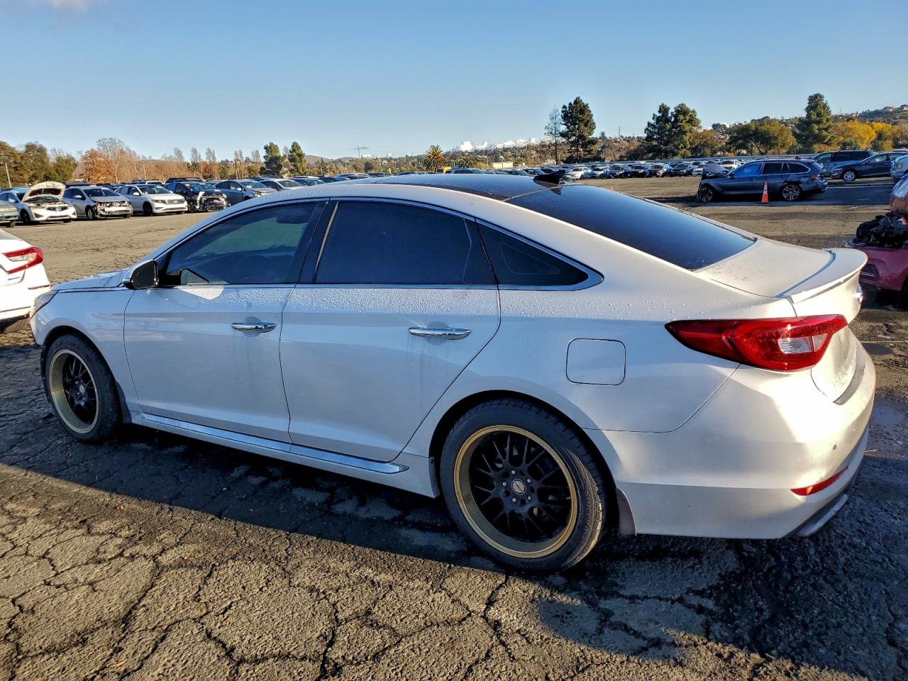 2015 HYUNDAI SONATA SPORT photo 2