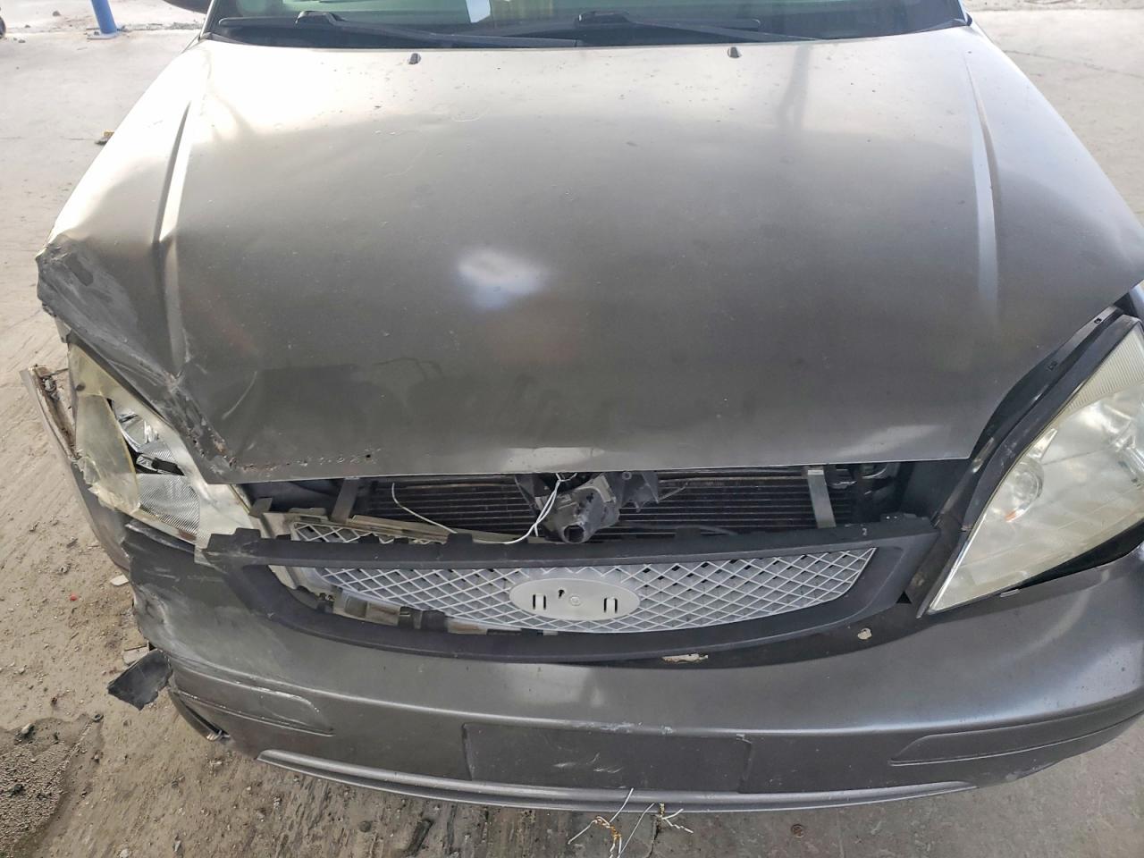 2005 FORD FOCUS ZX4 photo 11