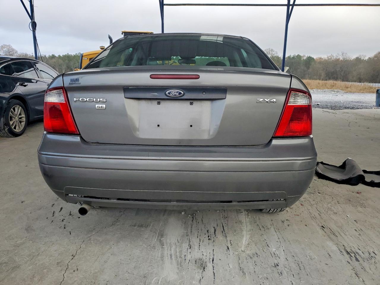 2005 FORD FOCUS ZX4 photo 6