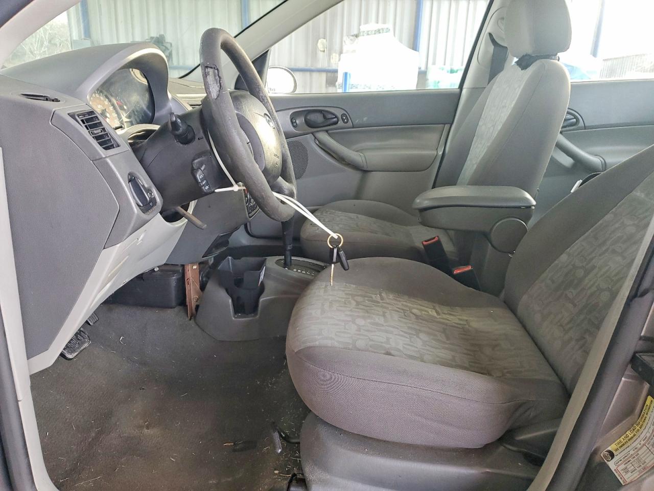 2005 FORD FOCUS ZX4 photo 7