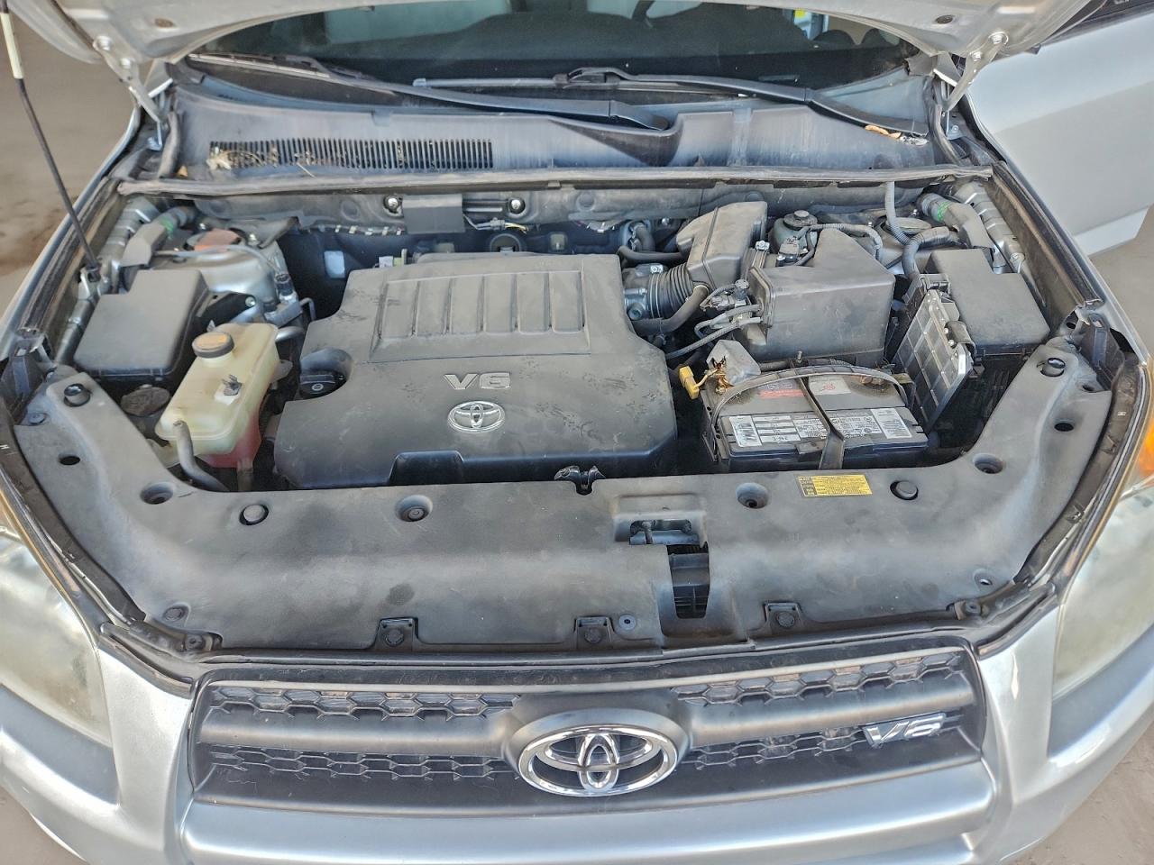 2010 TOYOTA RAV4 photo 11