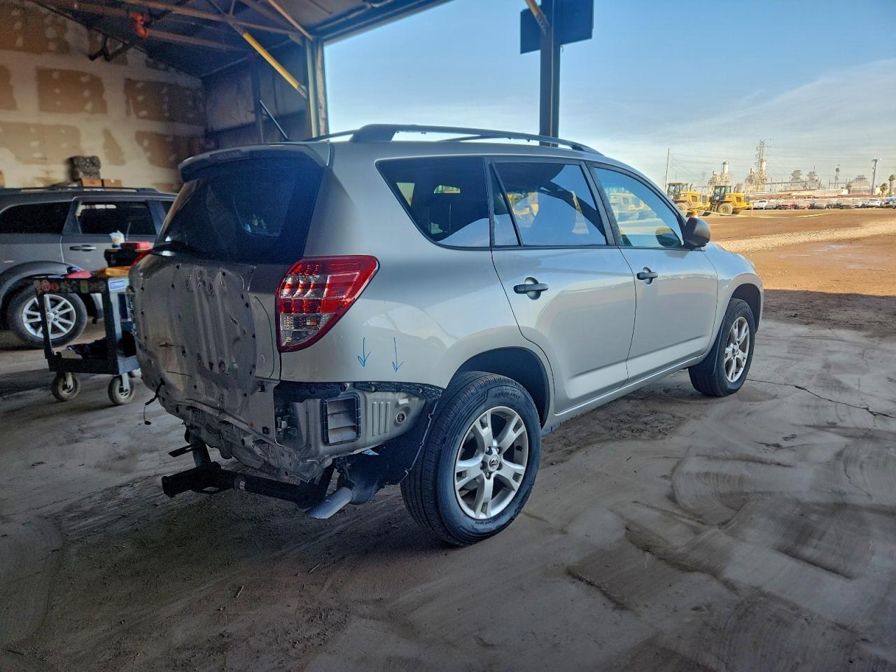 2010 TOYOTA RAV4 photo 3