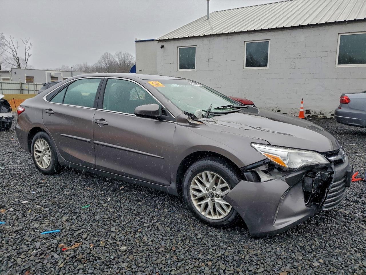 2017 TOYOTA CAMRY LE photo 4
