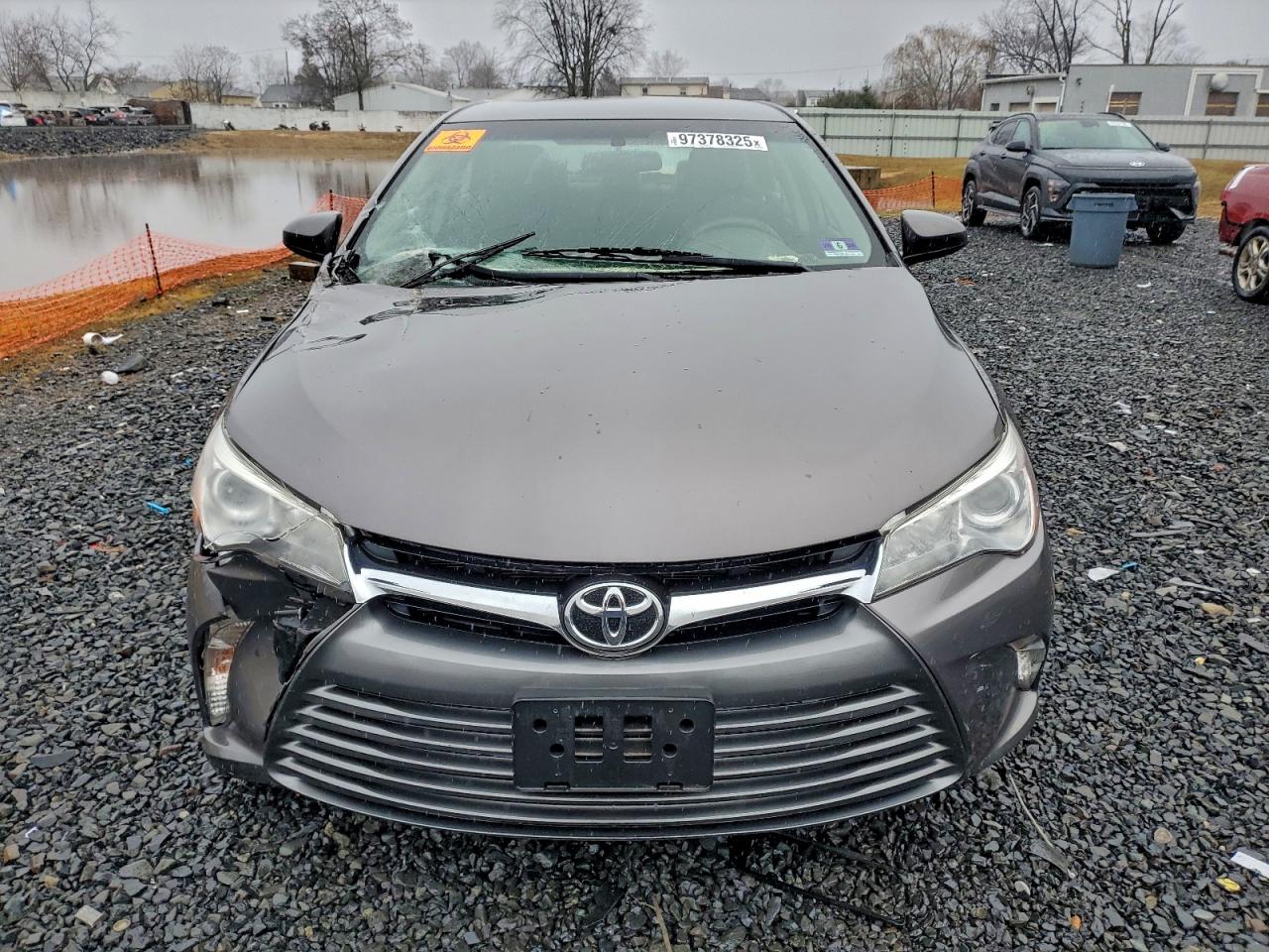 2017 TOYOTA CAMRY LE photo 5