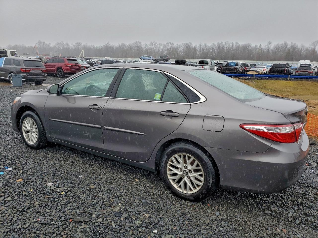 2017 TOYOTA CAMRY LE photo 2