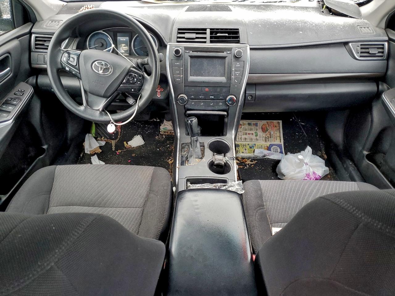 2017 TOYOTA CAMRY LE photo 8