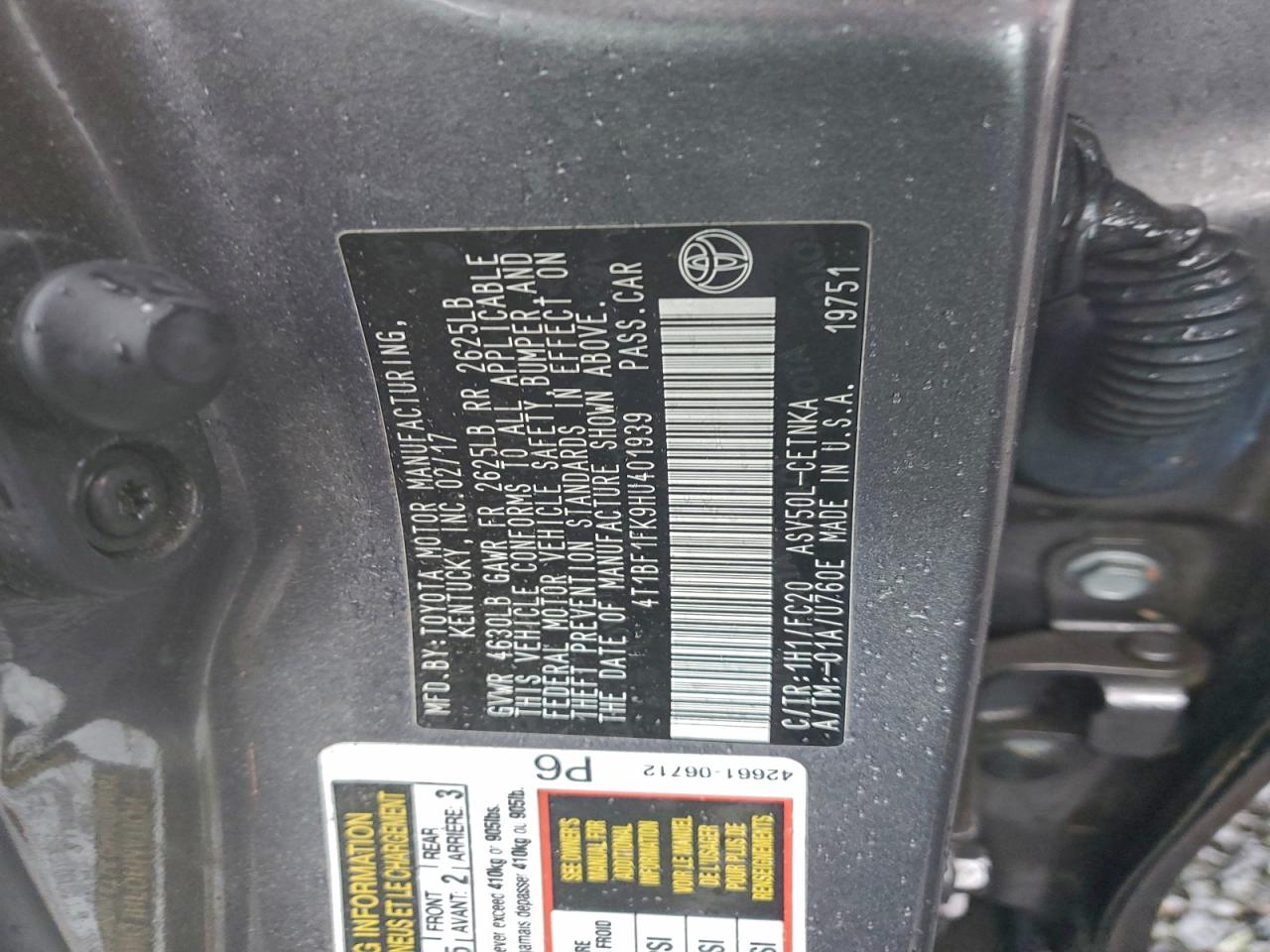 2017 TOYOTA CAMRY LE photo 12