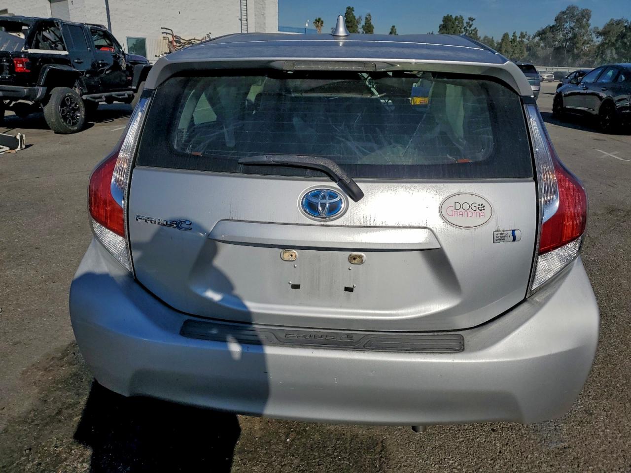 2016 TOYOTA PRIUS C photo 6