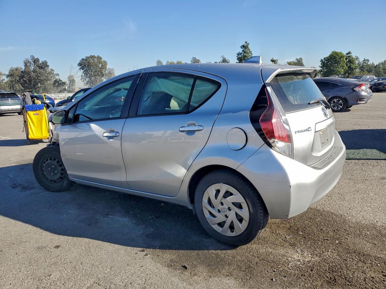 2016 TOYOTA PRIUS C photo 2