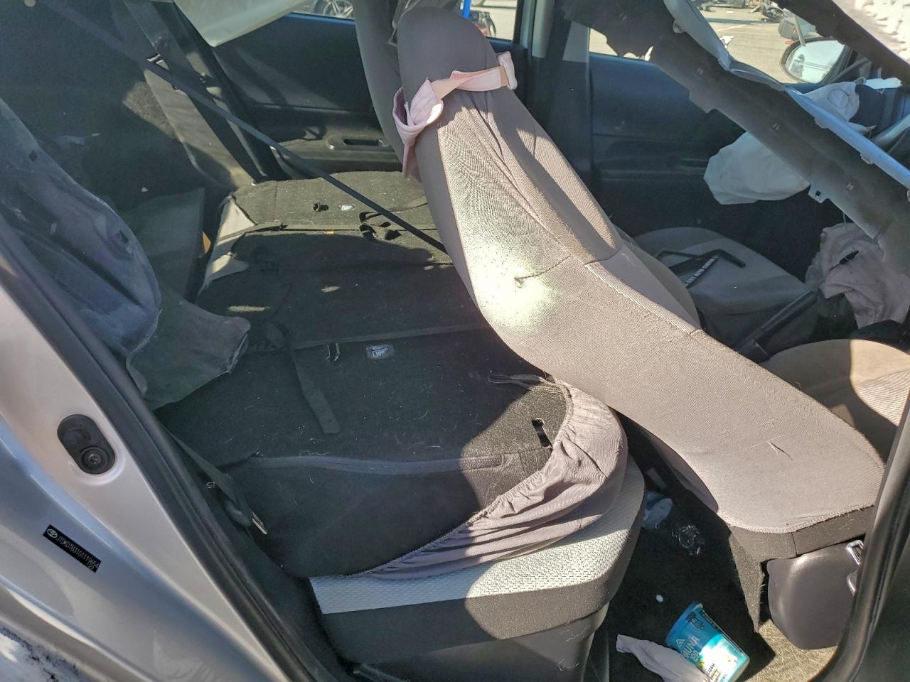 2016 TOYOTA PRIUS C photo 10