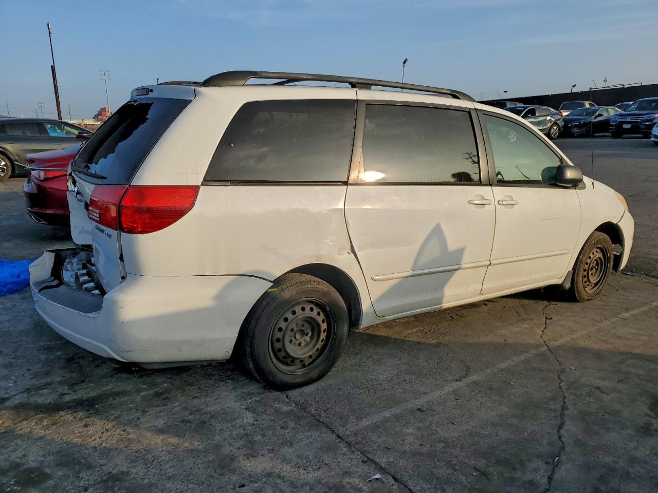 2004 TOYOTA SIENNA CE photo 3