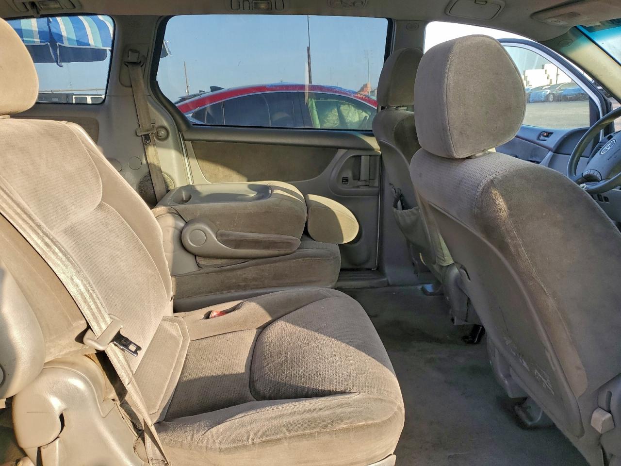 2004 TOYOTA SIENNA CE photo 11