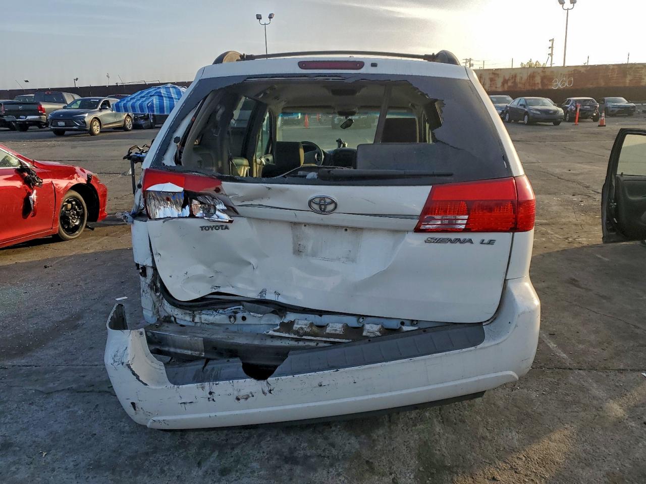 2004 TOYOTA SIENNA CE photo 6
