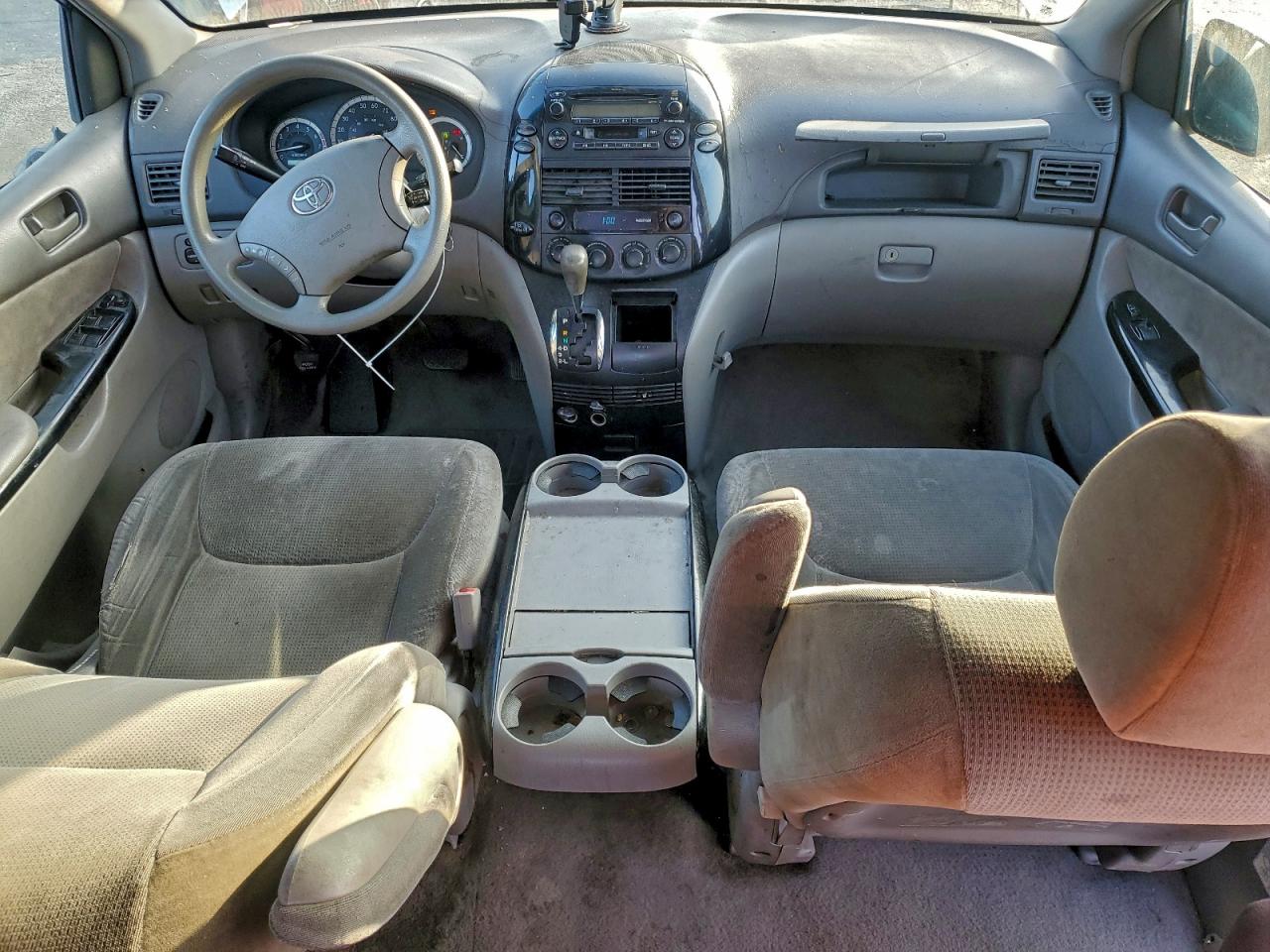 2004 TOYOTA SIENNA CE photo 8
