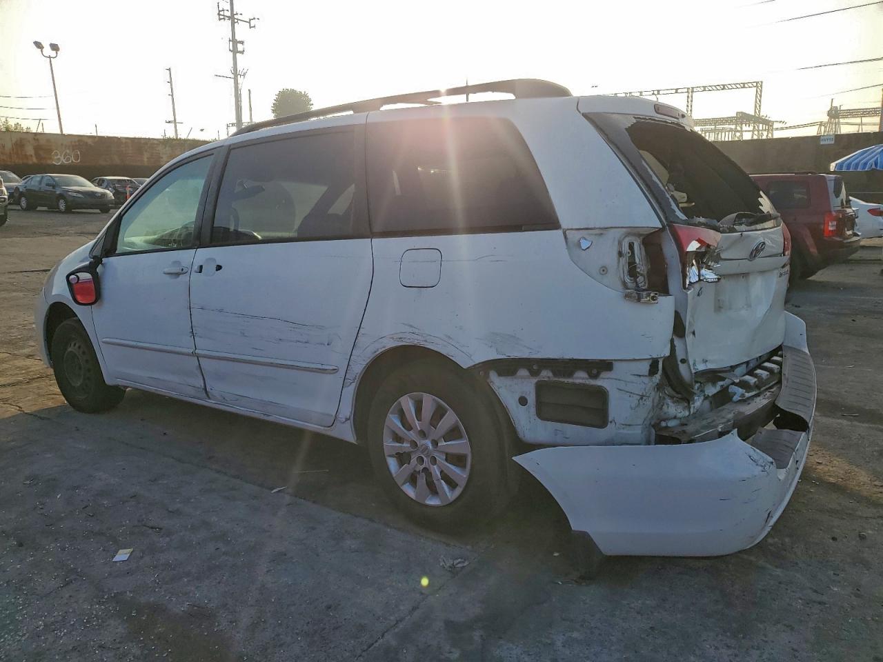 2004 TOYOTA SIENNA CE photo 2
