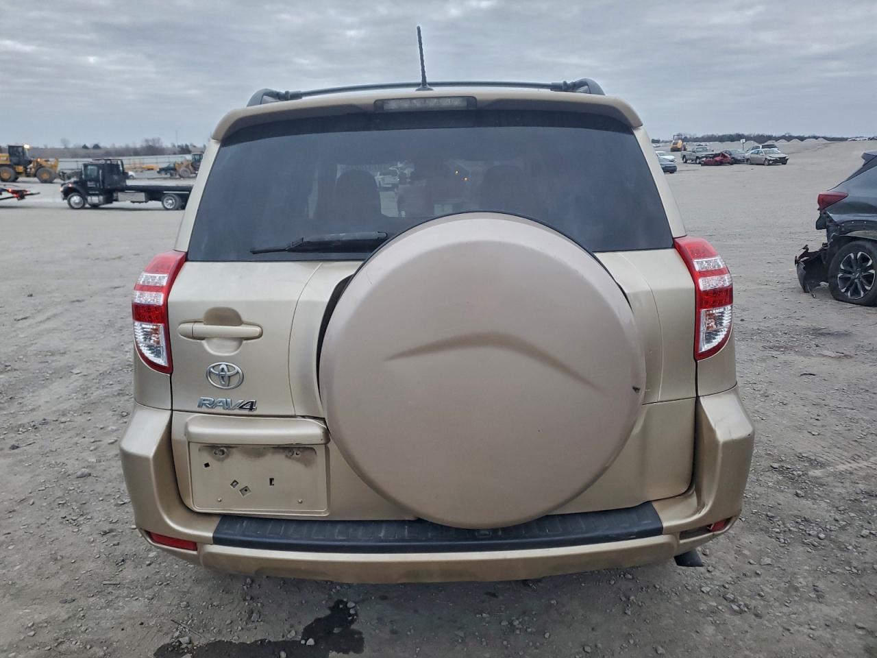 2011 TOYOTA RAV4 photo 11