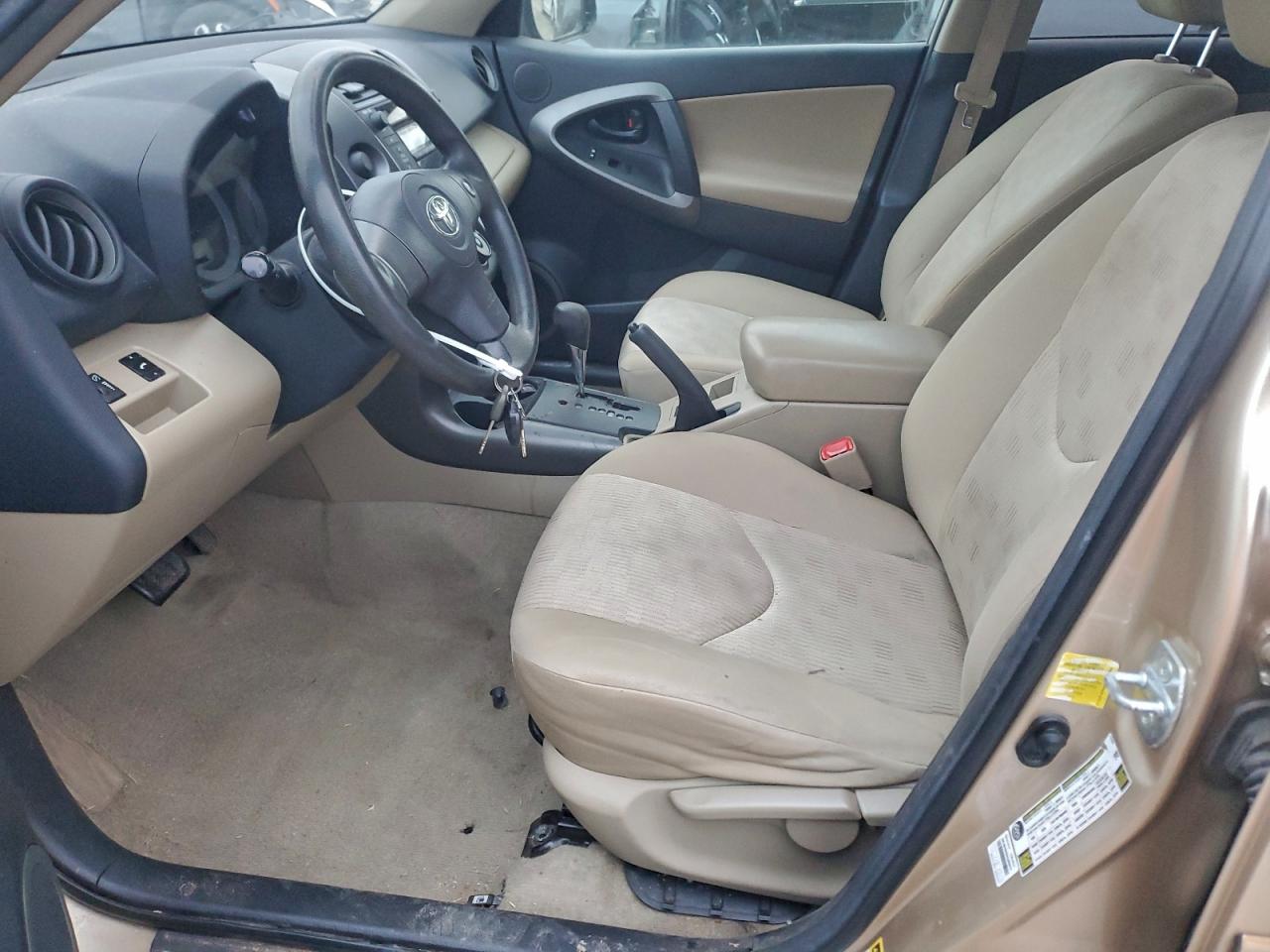 2011 TOYOTA RAV4 photo 13