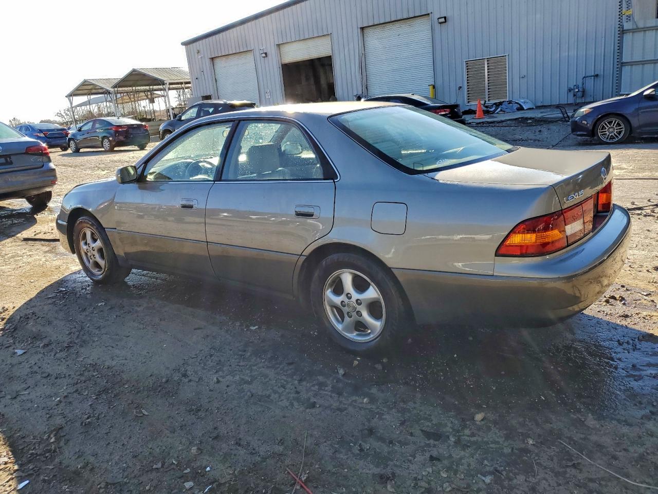 1998 LEXUS ES 300 photo 2