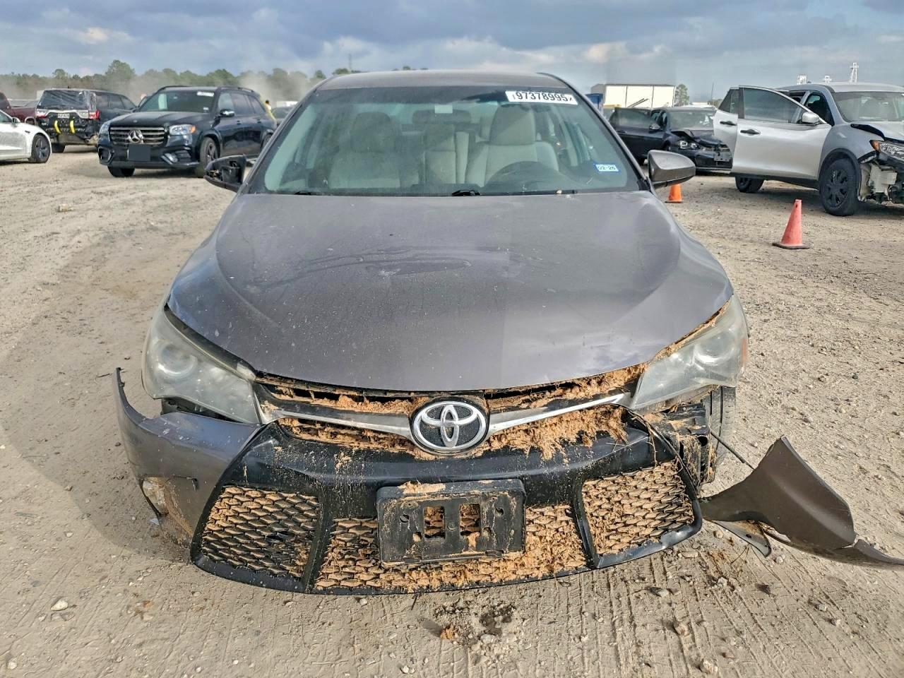 2016 TOYOTA CAMRY LE photo 9
