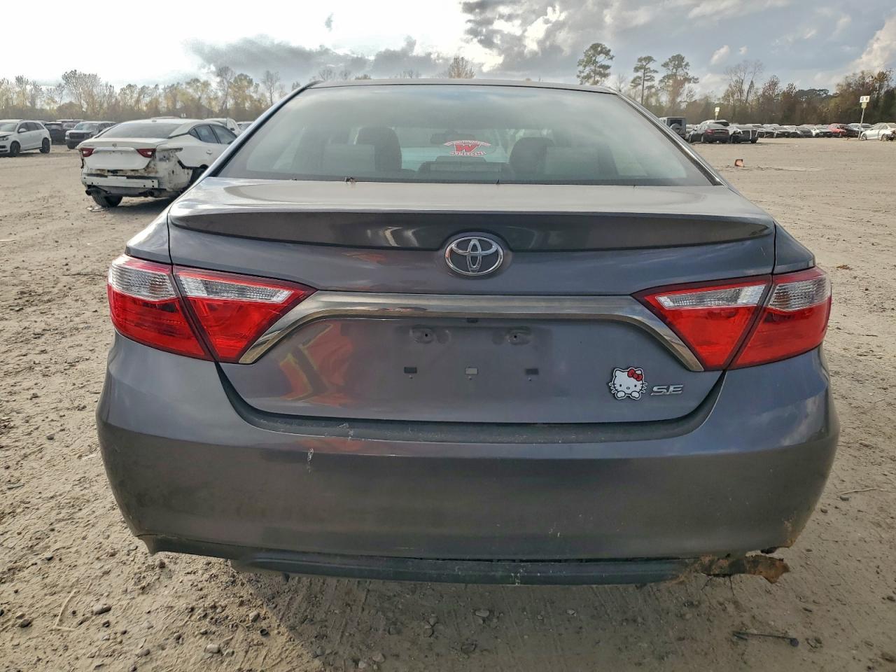 2016 TOYOTA CAMRY LE photo 11