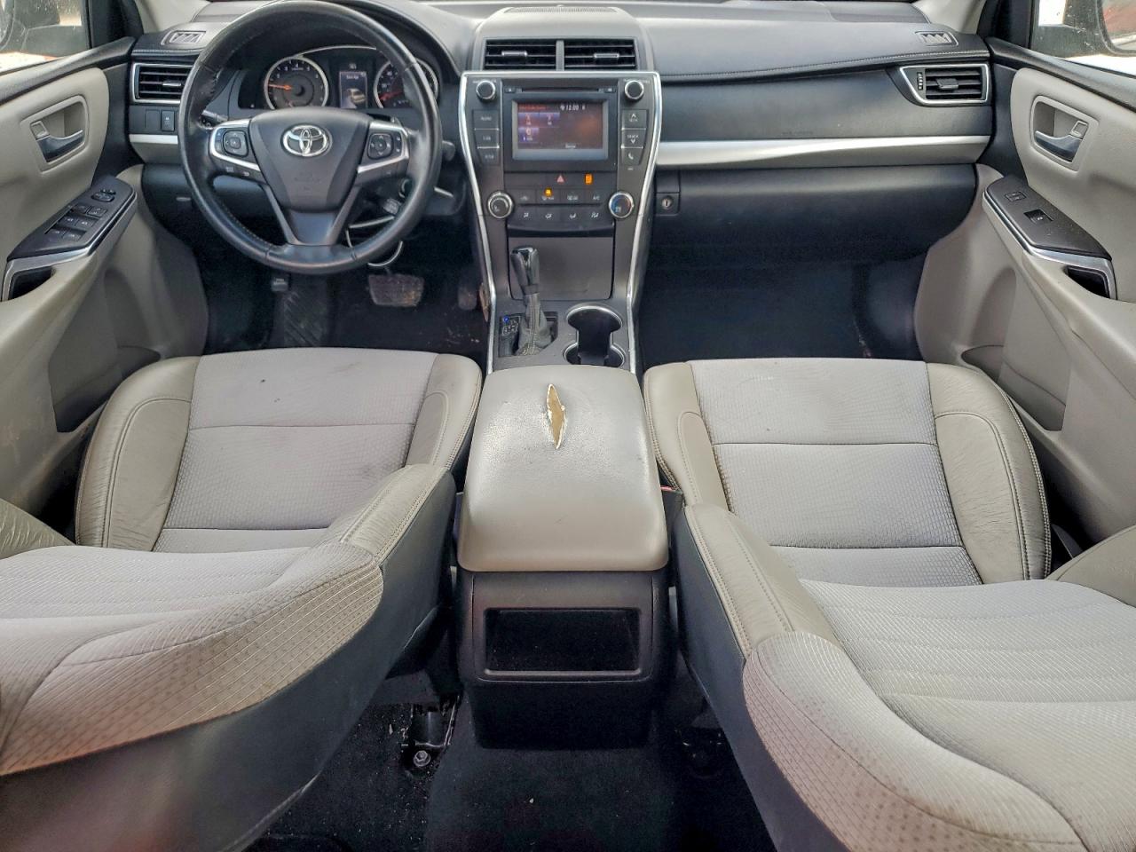 2016 TOYOTA CAMRY LE photo 15