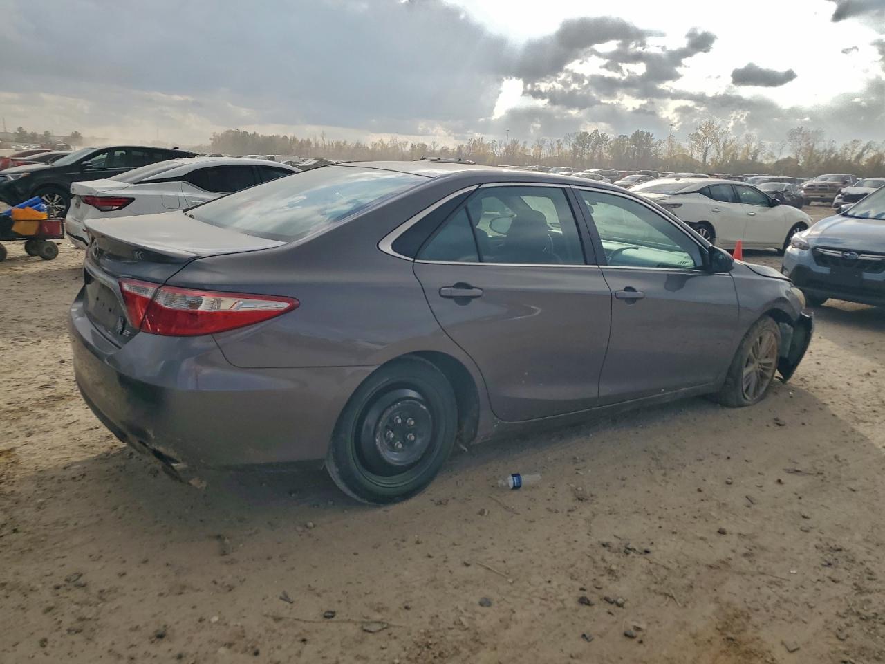 2016 TOYOTA CAMRY LE photo 5