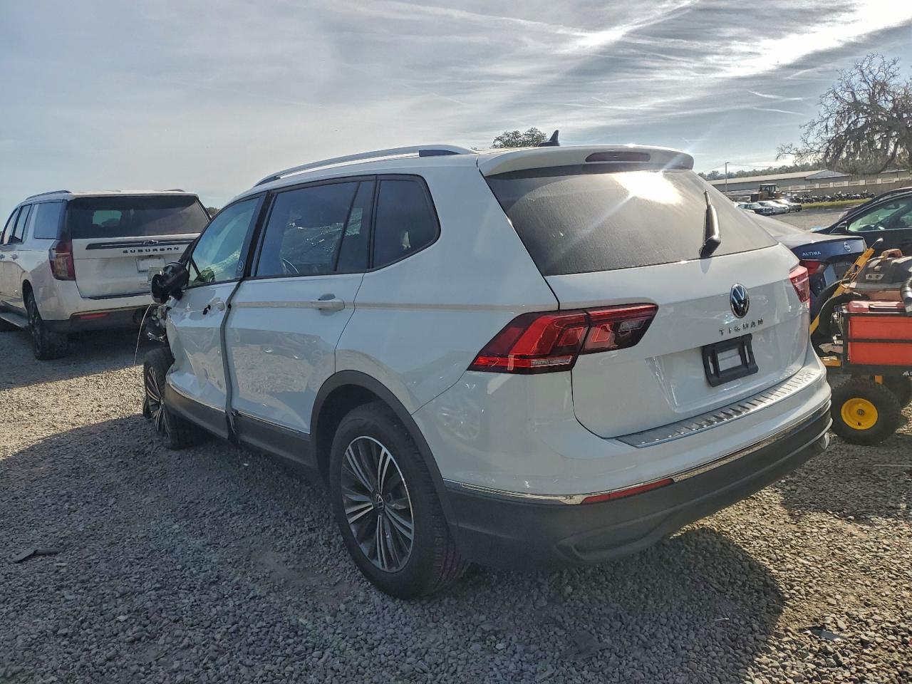 2024 VOLKSWAGEN TIGUAN WOLFSBURG photo 2