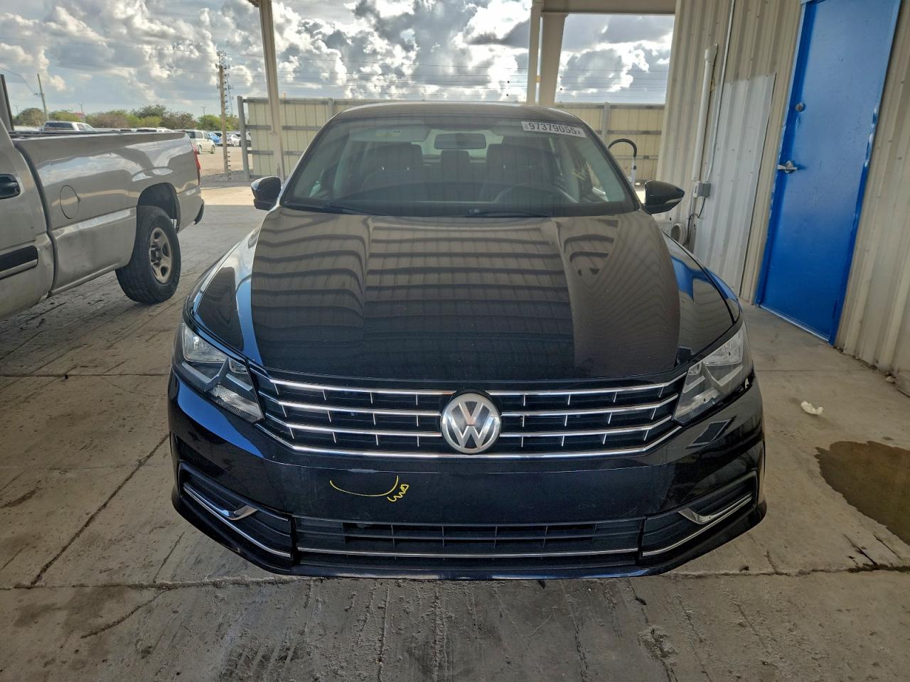2017 VOLKSWAGEN PASSAT S photo 5