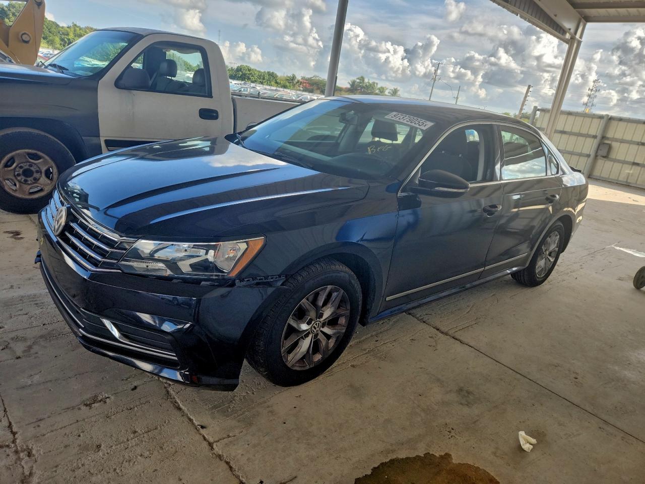 2017 VOLKSWAGEN PASSAT
