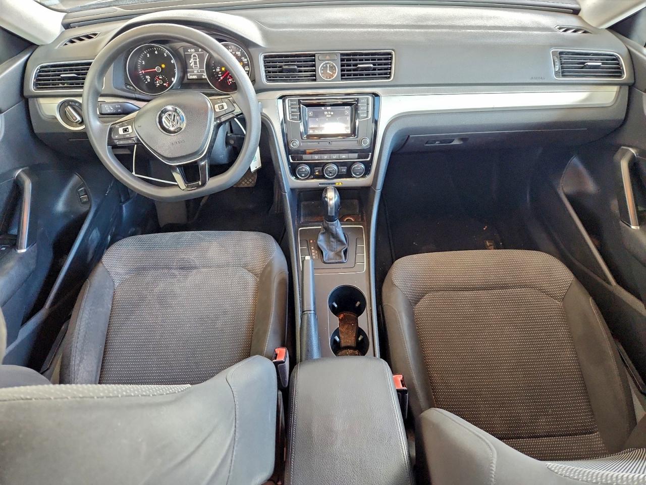 2017 VOLKSWAGEN PASSAT S photo 8