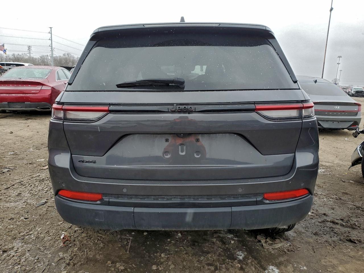 2024 JEEP GRAND CHEROKEE LAREDO photo 6