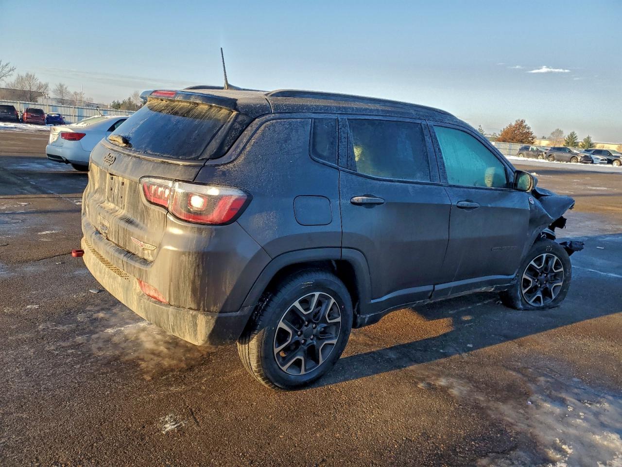 2019 JEEP COMPASS TRAILHAWK photo 3
