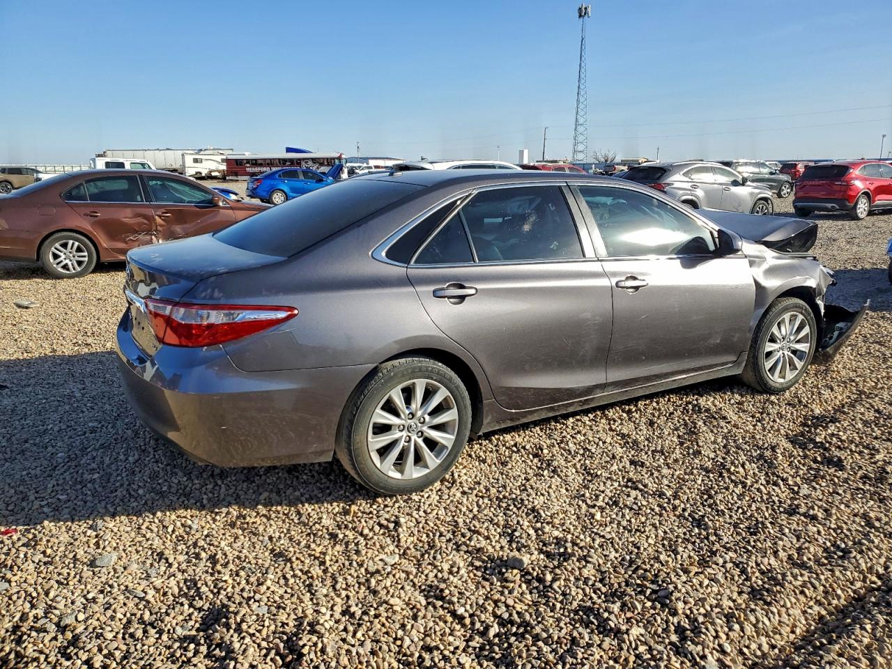 2016 TOYOTA CAMRY LE photo 5